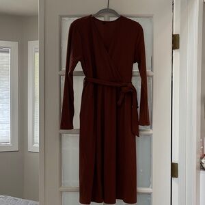 Elegant Auburn Ribbed Long Sleeve Dress with pockets